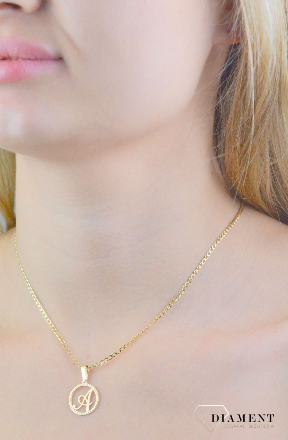 Zawieszka złota literka A próba 585, ZA 5631A 585 edyna w swoim rodzaju złota zawieszka z literką A. Wisiorek został wykonany z najwyższej jakości złota próby 585..jpg